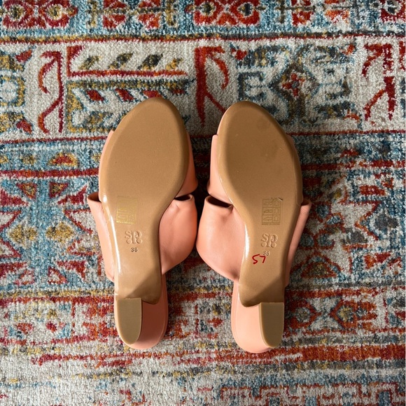 NWOB Samantha Pleet Tabernacle Sandal in Peach - Picture 14 of 16